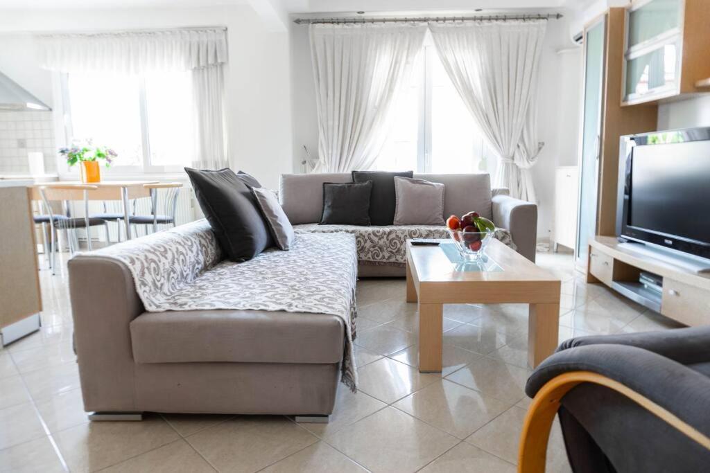 2 Bedroom Holiday Flat, Renovated, In The Centre Asprovalta Bagian luar foto